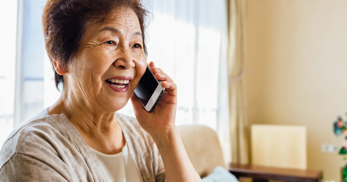 高齢者の電話が聞こえない悩みを解決！今すぐできる対策とおすすめ機器