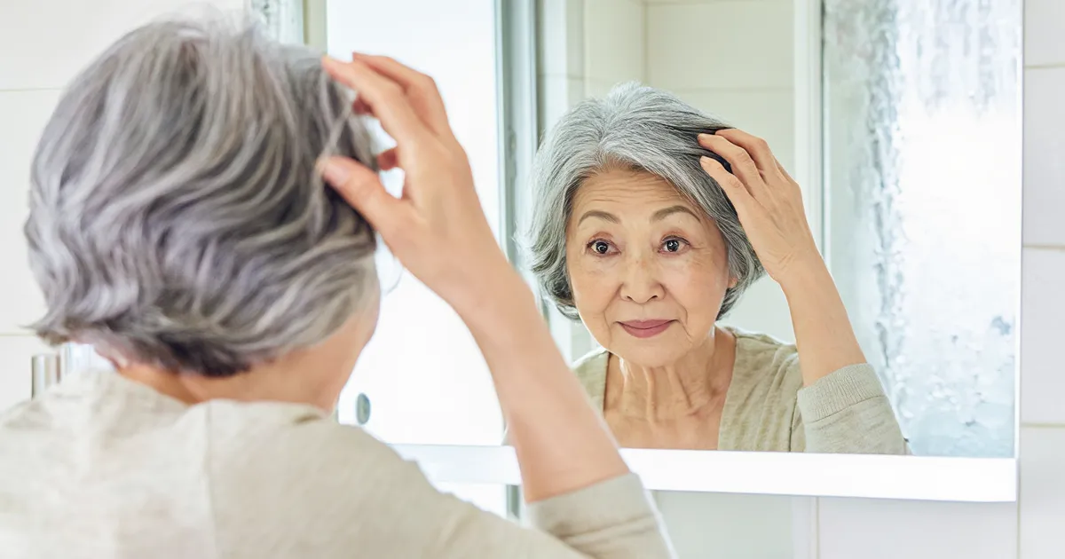 高齢者の洗髪頻度、毎日はNG？抜け毛やフケ・かゆみを防ぐ習慣