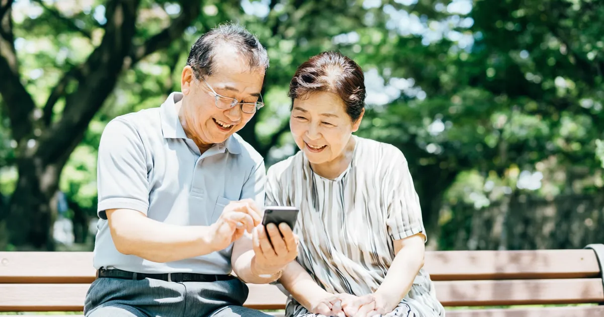 高齢者のスマホはWi-Fiなしで大丈夫？契約前に知るべき注意点と選び方